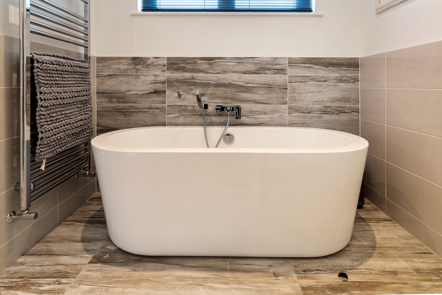 Stylish Coastal Lodge with Private Hot Tub near Tenby, Pembrokeshire