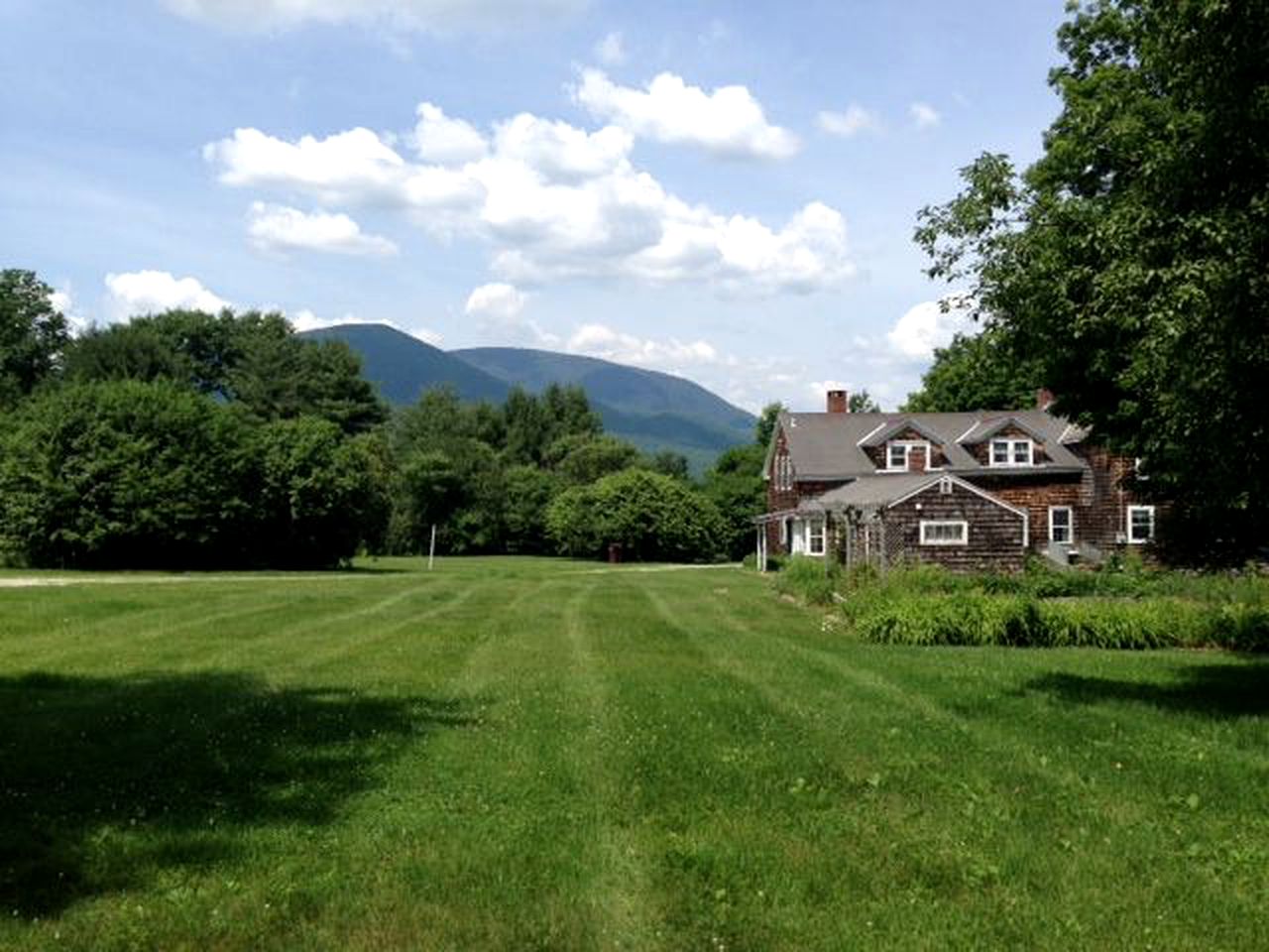 Grand and Traditional Villa Rental with Views of the Green Mountains in Sunderland, Vermont