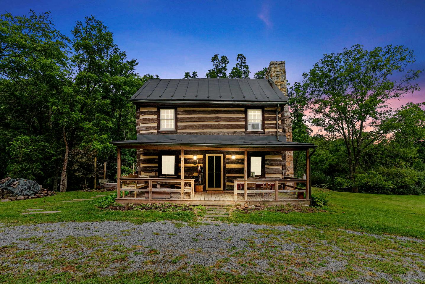 Historic Restored Farmhouse with Cowboy Cauldron Fire Pit Near Ice Mountain, Capon Bridge, West Virginia