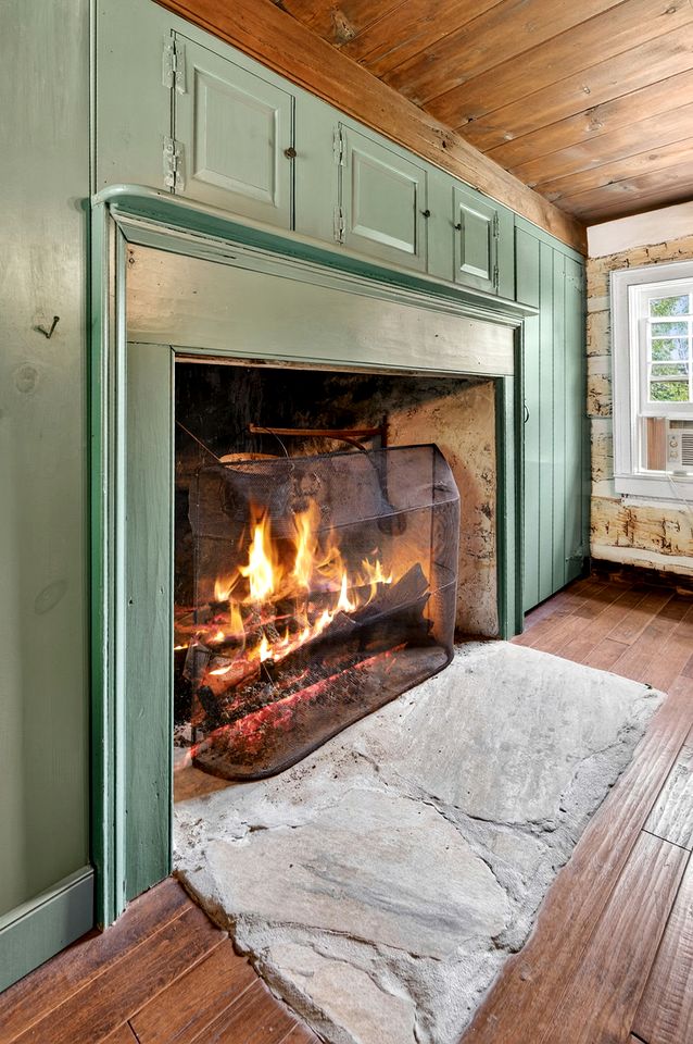 Historic Restored Farmhouse with Cowboy Cauldron Fire Pit Near Ice Mountain, Capon Bridge, West Virginia
