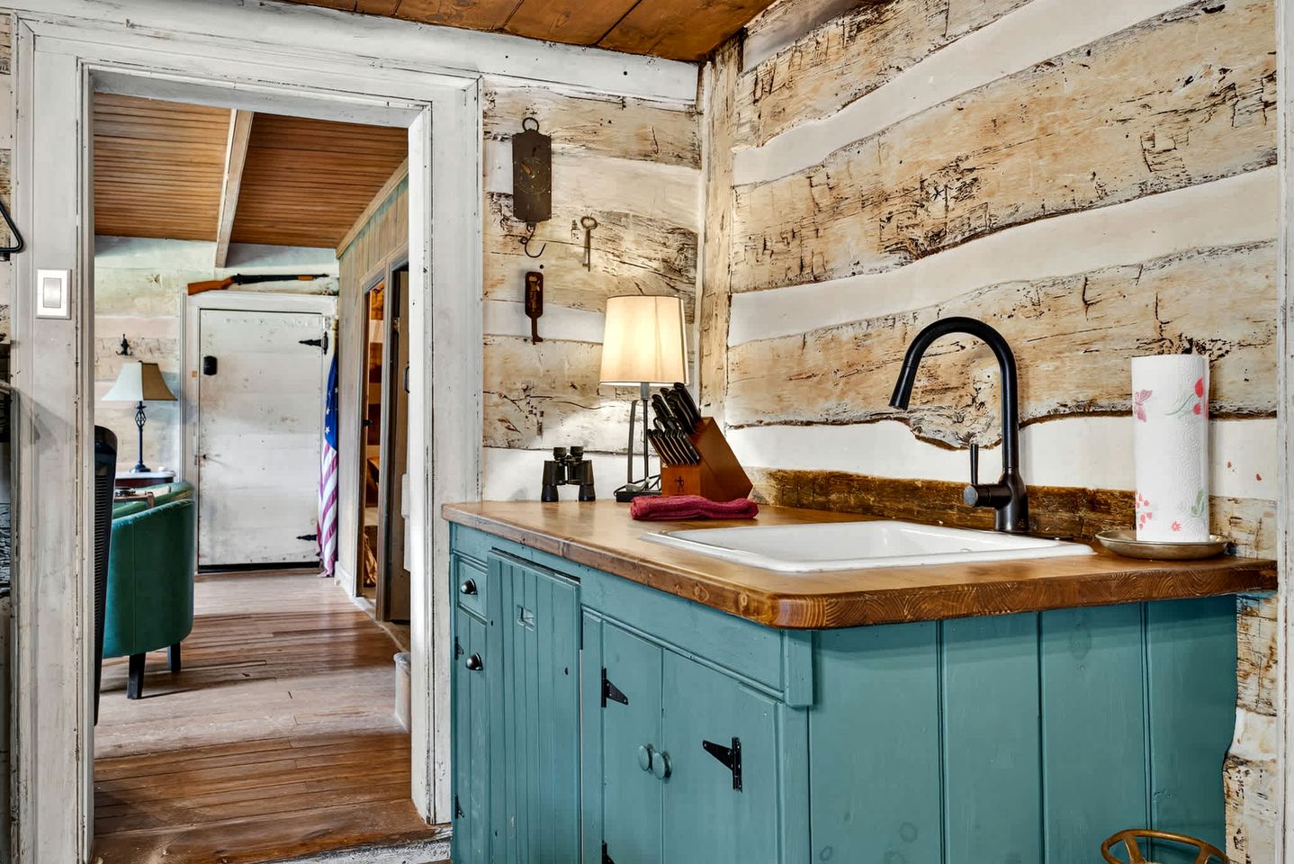 Historic Restored Farmhouse with Cowboy Cauldron Fire Pit Near Ice Mountain, Capon Bridge, West Virginia