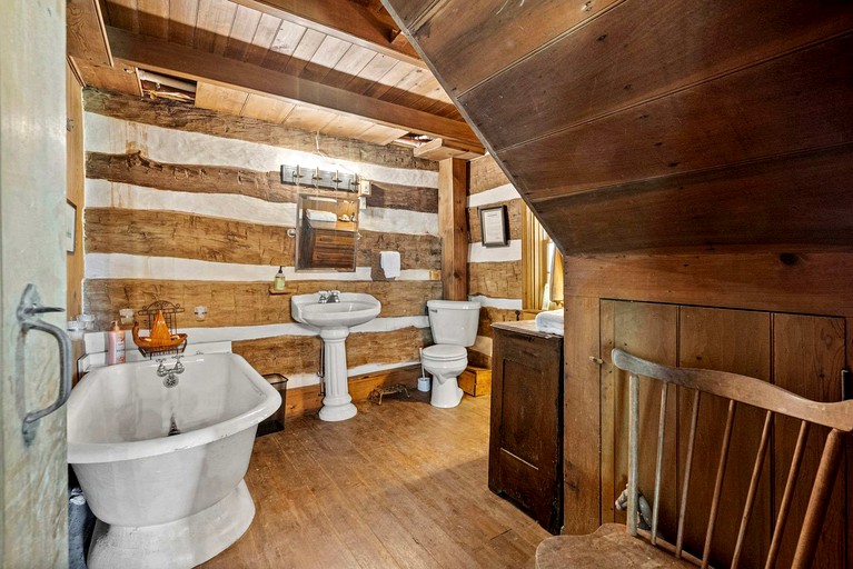 Cabins (United States of America, Capon Bridge, West Virginia)