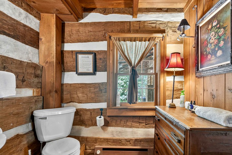 Cabins (United States of America, Capon Bridge, West Virginia)