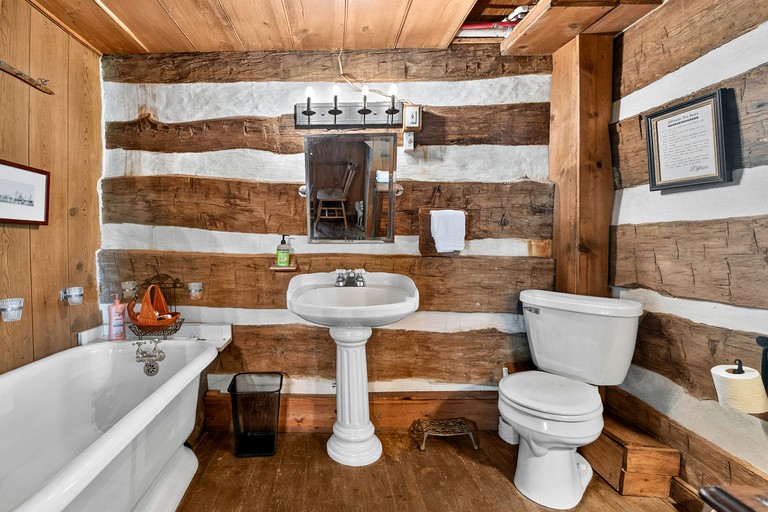 Cabins (United States of America, Capon Bridge, West Virginia)