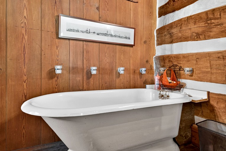 Cabins (United States of America, Capon Bridge, West Virginia)