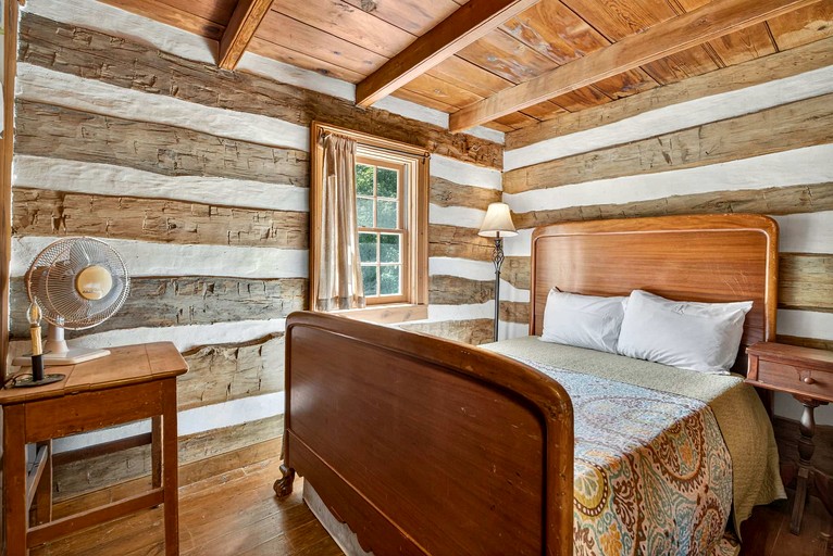 Cabins (United States of America, Capon Bridge, West Virginia)