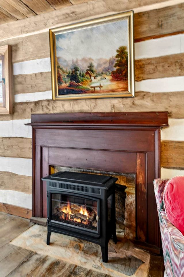 Historic Restored Farmhouse with Cowboy Cauldron Fire Pit Near Ice Mountain, Capon Bridge, West Virginia