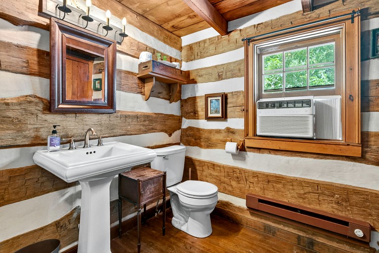 Cabins (United States of America, Capon Bridge, West Virginia)