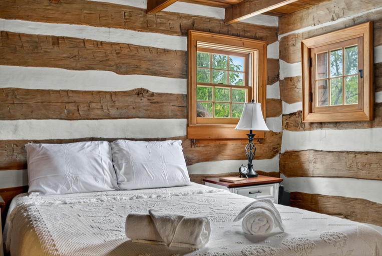 Cabins (United States of America, Capon Bridge, West Virginia)