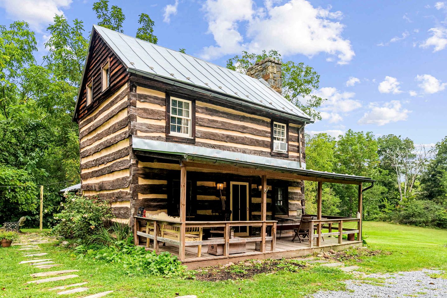 Historic Restored Farmhouse with Cowboy Cauldron Fire Pit Near Ice Mountain, Capon Bridge, West Virginia