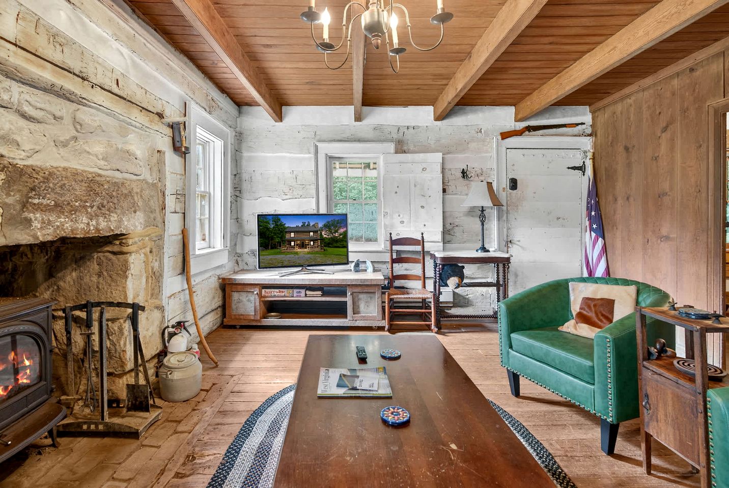 Historic Restored Farmhouse with Cowboy Cauldron Fire Pit Near Ice Mountain, Capon Bridge, West Virginia