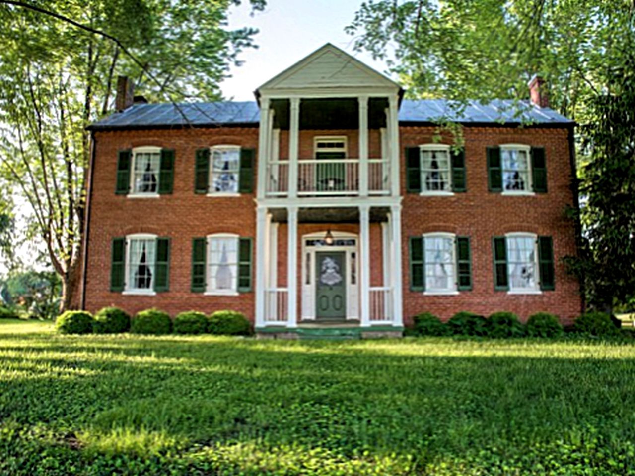 Unique Villa Rental for a Getaway in a Historic Village near Chesterfield, Missouri