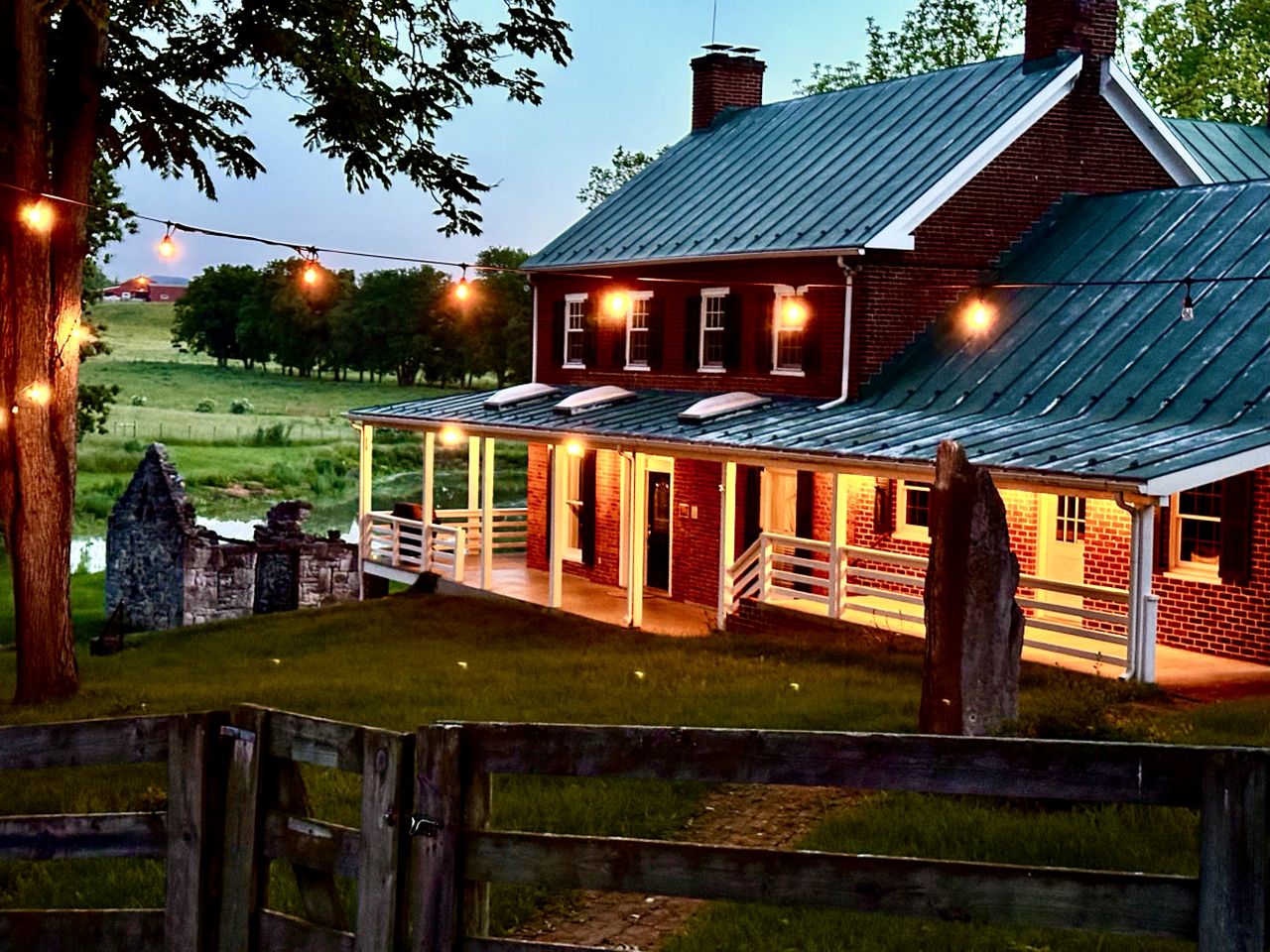 Historic Farm Cottage Perfect for Groups and Horseback Riding in Virginia