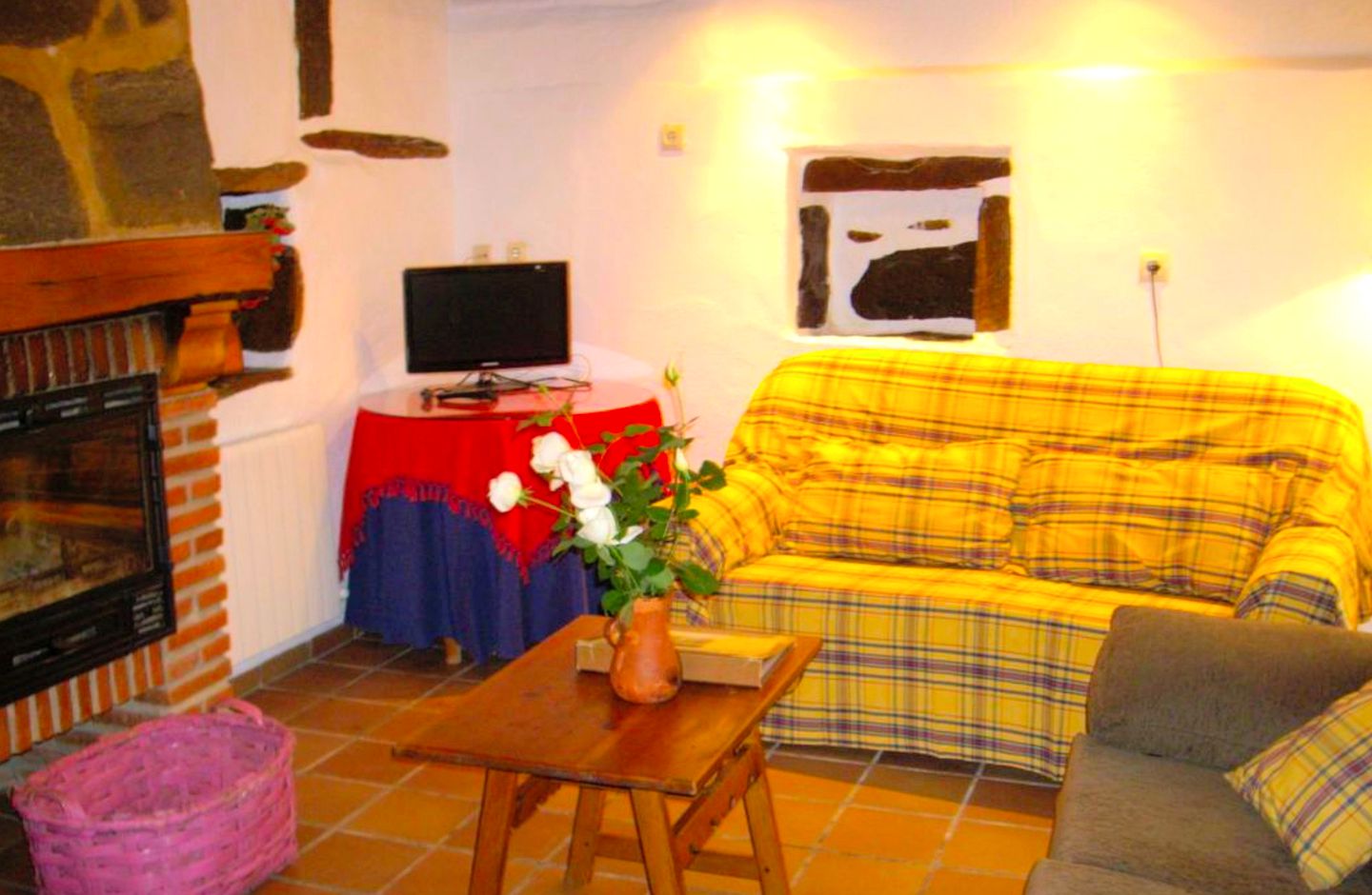 Pet-Friendly Cottage Rental with Swimming Pool Access in Extremadura, Spain