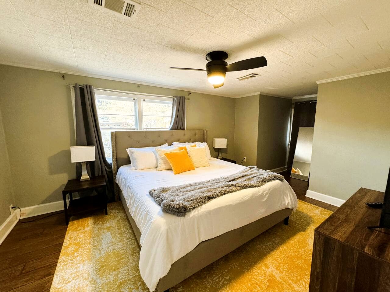 Beautifully Restored Getaway, Perfect for Groups and Relaxing Stays in Hot Springs, Arkansas