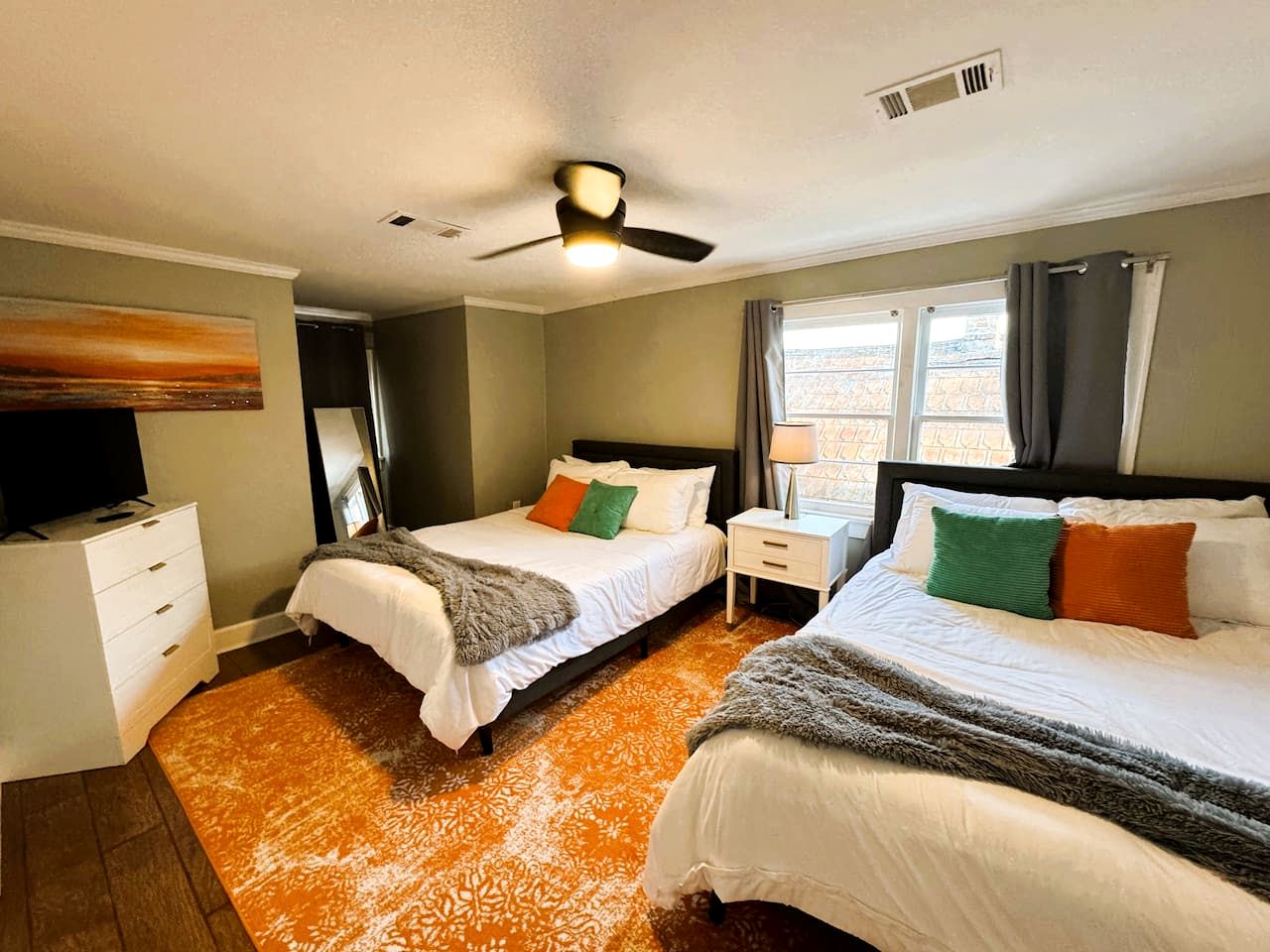 Beautifully Restored Getaway, Perfect for Groups and Relaxing Stays in Hot Springs, Arkansas