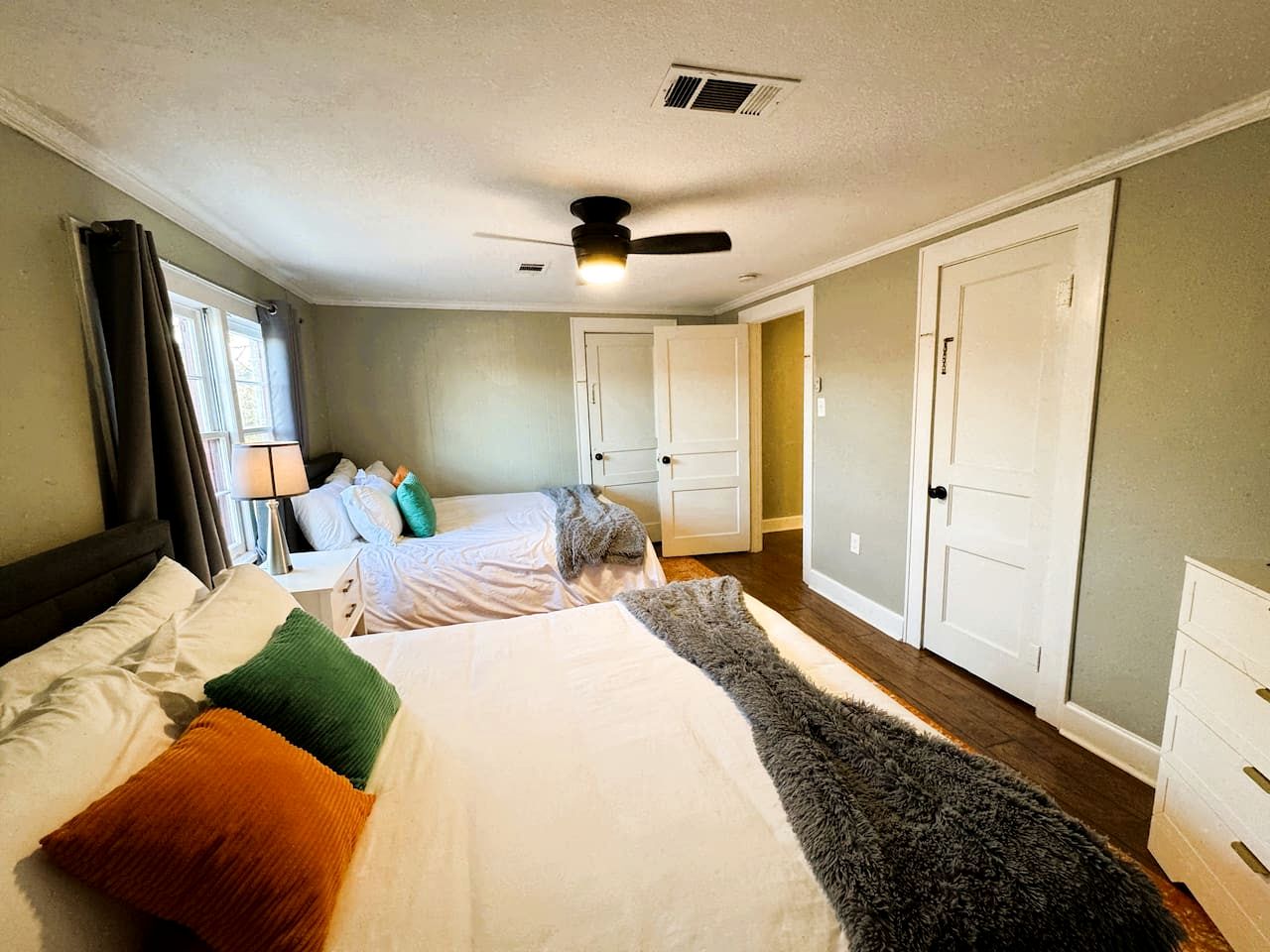 Beautifully Restored Getaway, Perfect for Groups and Relaxing Stays in Hot Springs, Arkansas