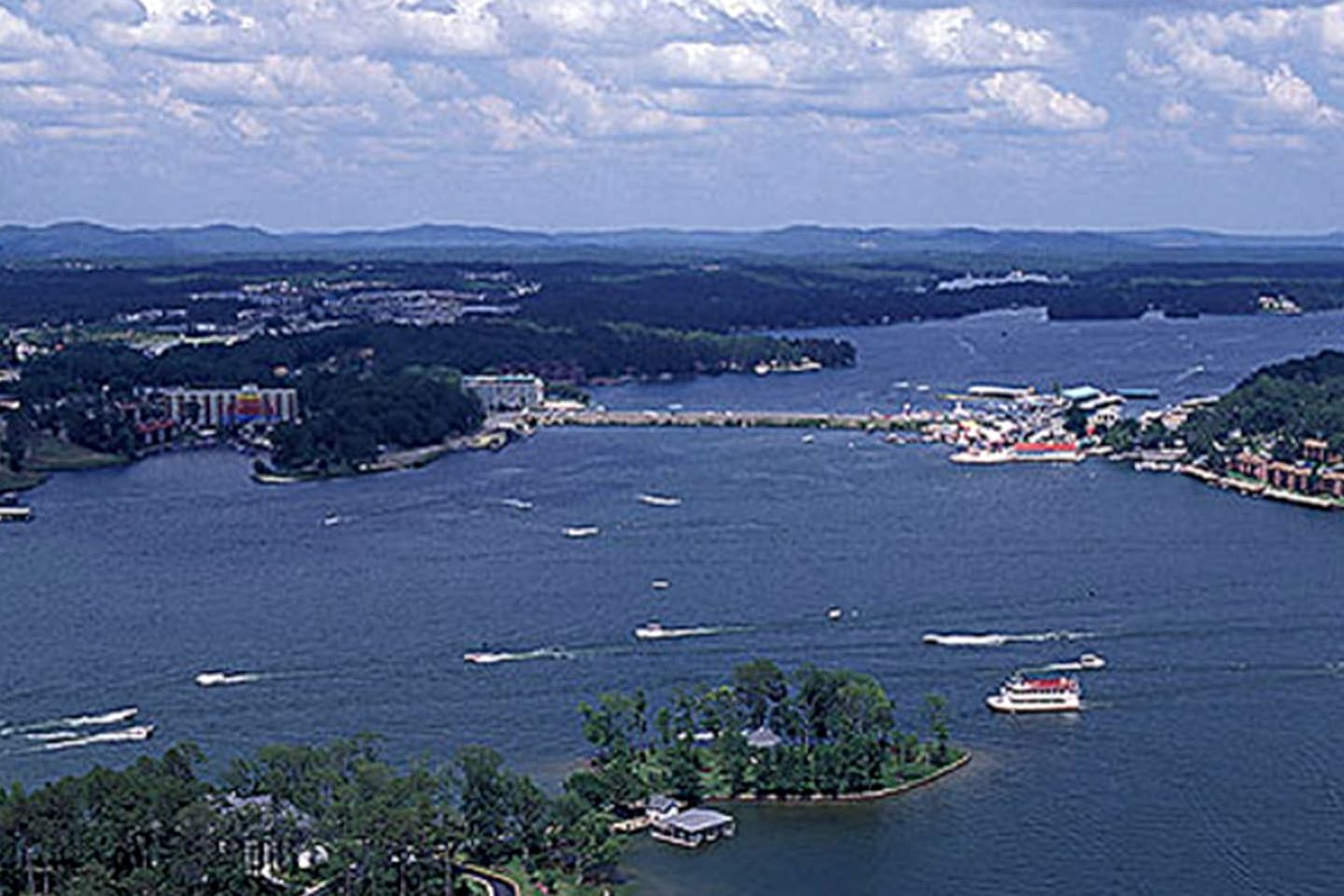 Beautifully Restored Getaway, Perfect for Groups and Relaxing Stays in Hot Springs, Arkansas