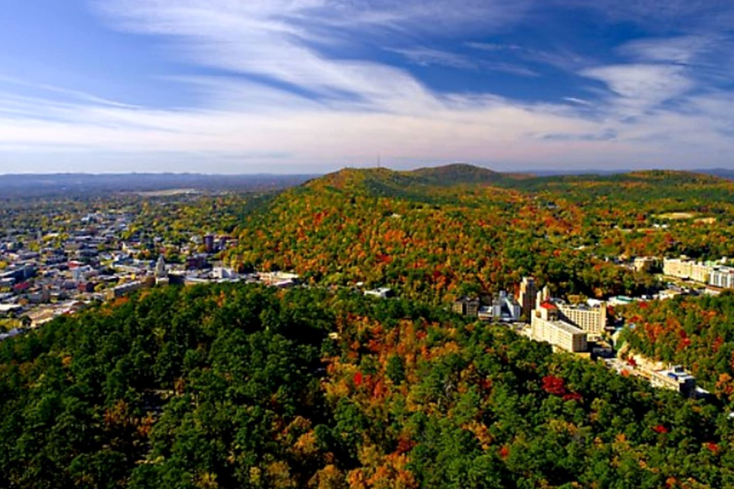 Beautifully Restored Getaway, Perfect for Groups and Relaxing Stays in Hot Springs, Arkansas