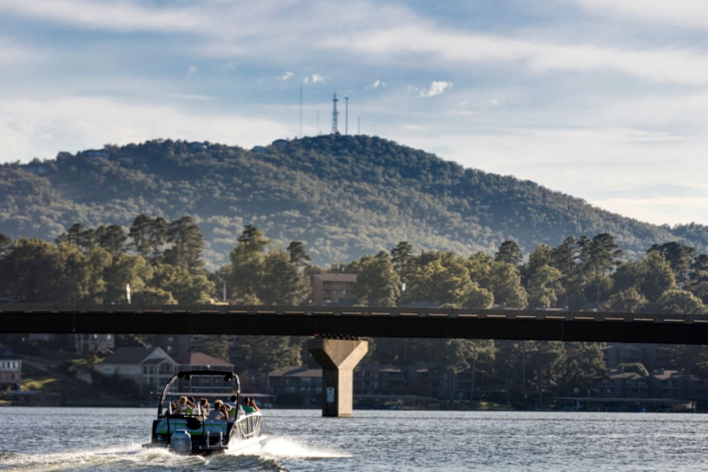 Beautifully Restored Getaway, Perfect for Groups and Relaxing Stays in Hot Springs, Arkansas