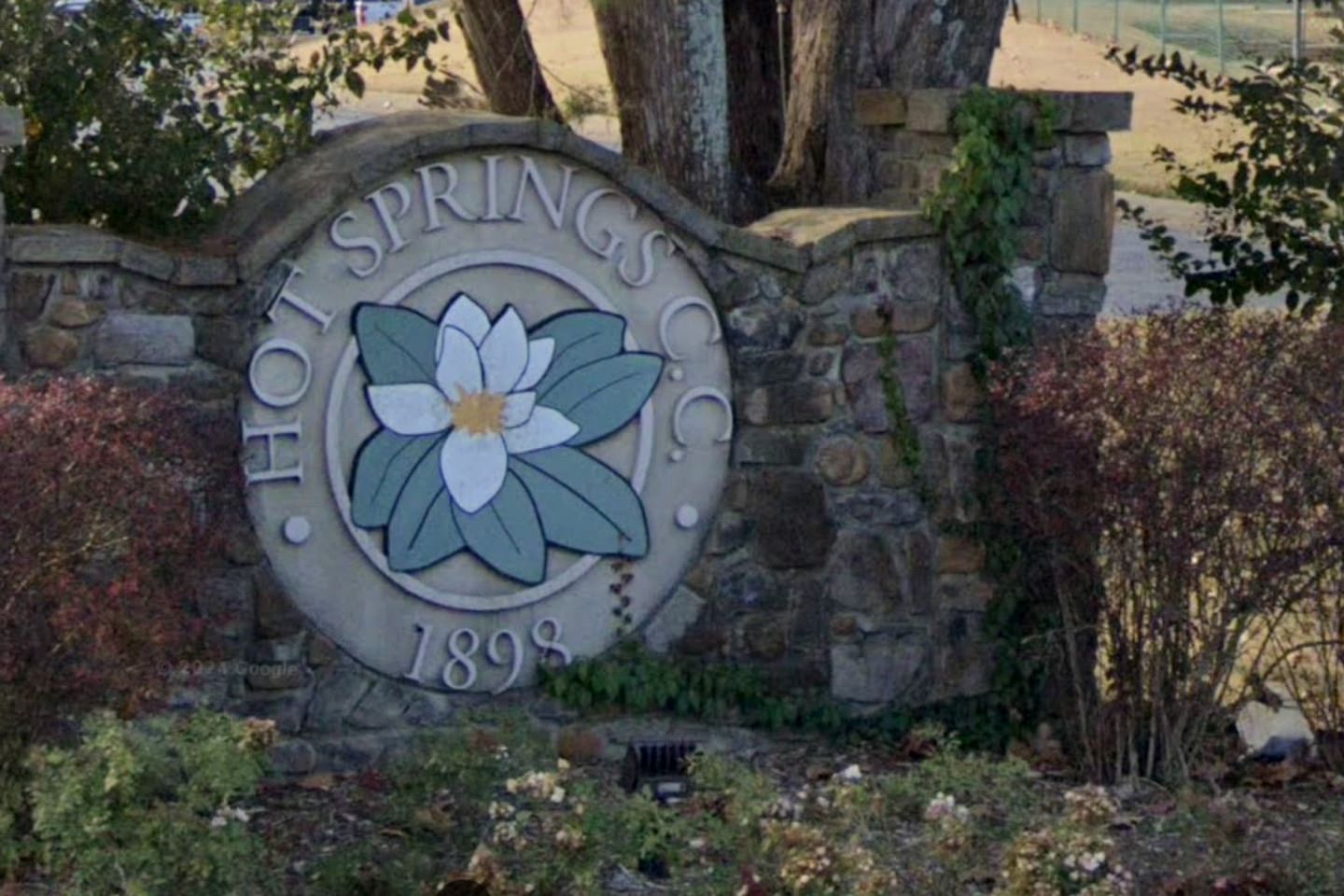 Beautifully Restored Getaway, Perfect for Groups and Relaxing Stays in Hot Springs, Arkansas