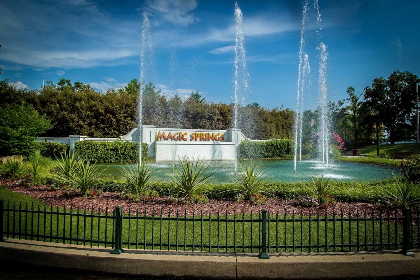 Beautifully Restored Getaway, Perfect for Groups and Relaxing Stays in Hot Springs, Arkansas