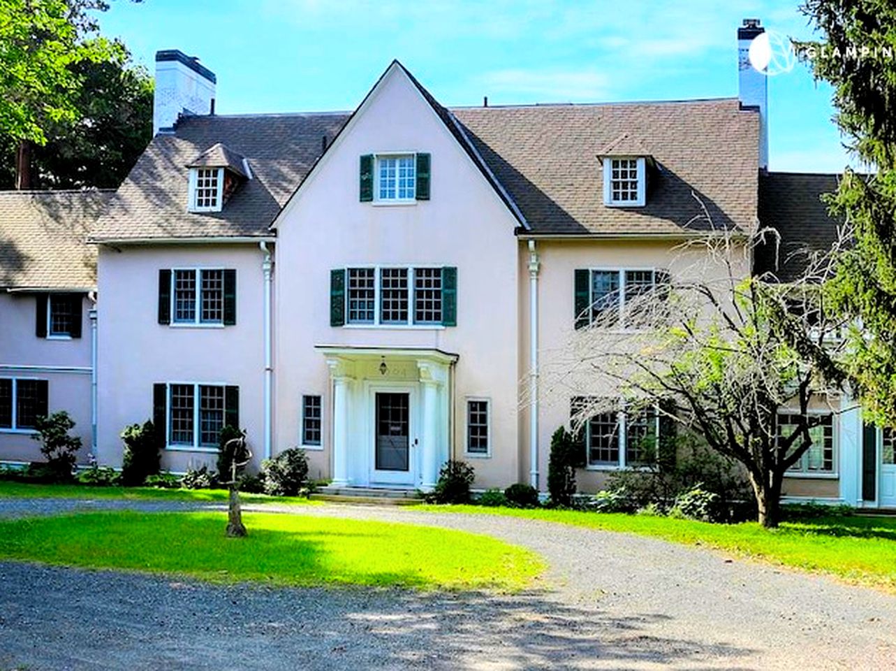 Historic and Spacious Mansion with Expansive Lawn for a Group Getaway near Hartford, Connecticut