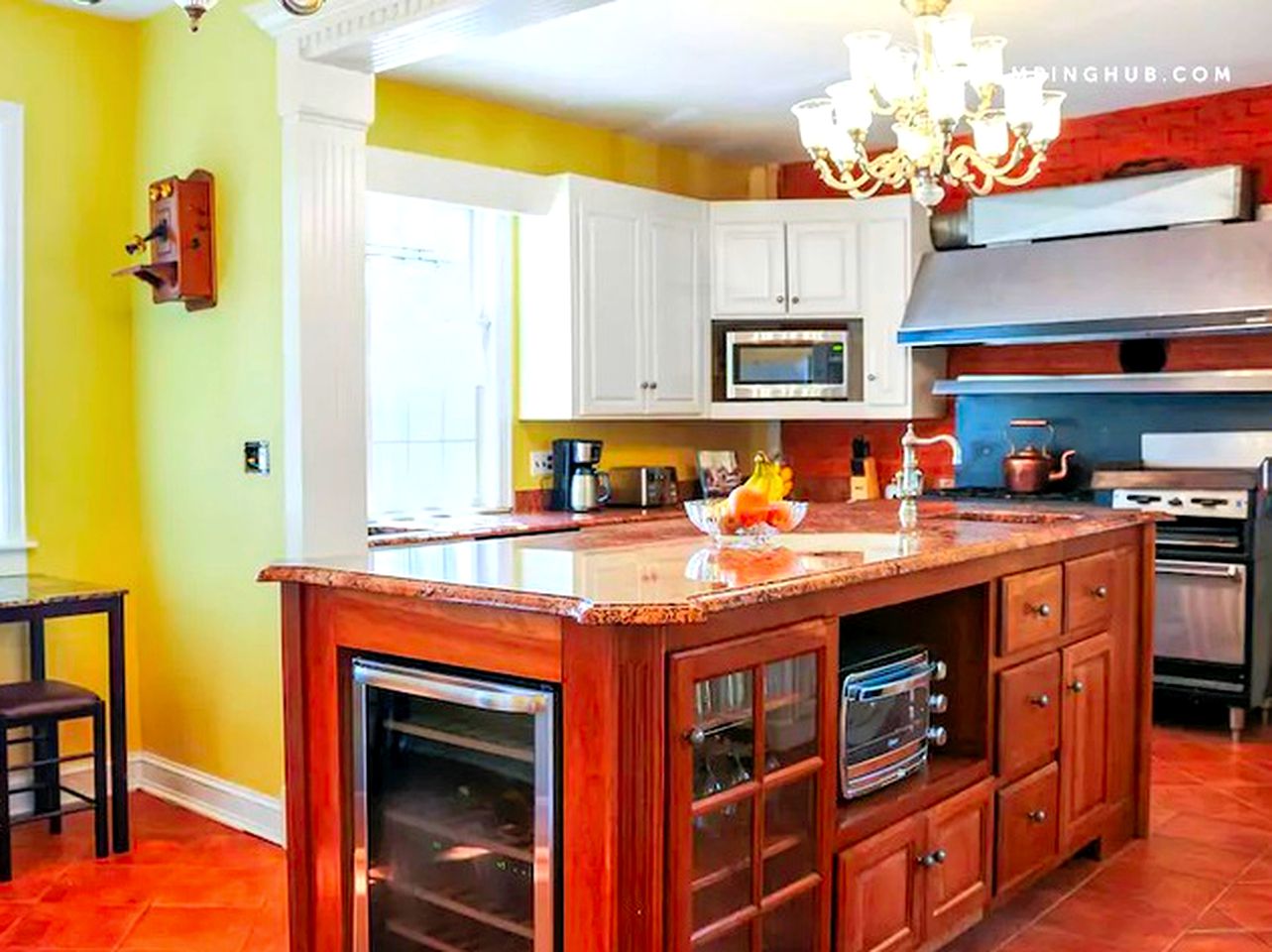 Historic and Spacious Mansion with Expansive Lawn for a Group Getaway near Hartford, Connecticut