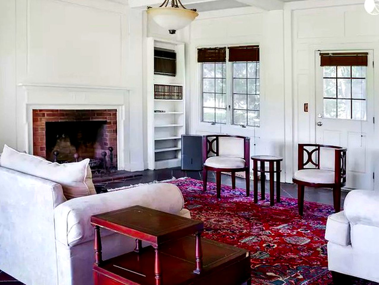 Historic and Spacious Mansion with Expansive Lawn for a Group Getaway near Hartford, Connecticut