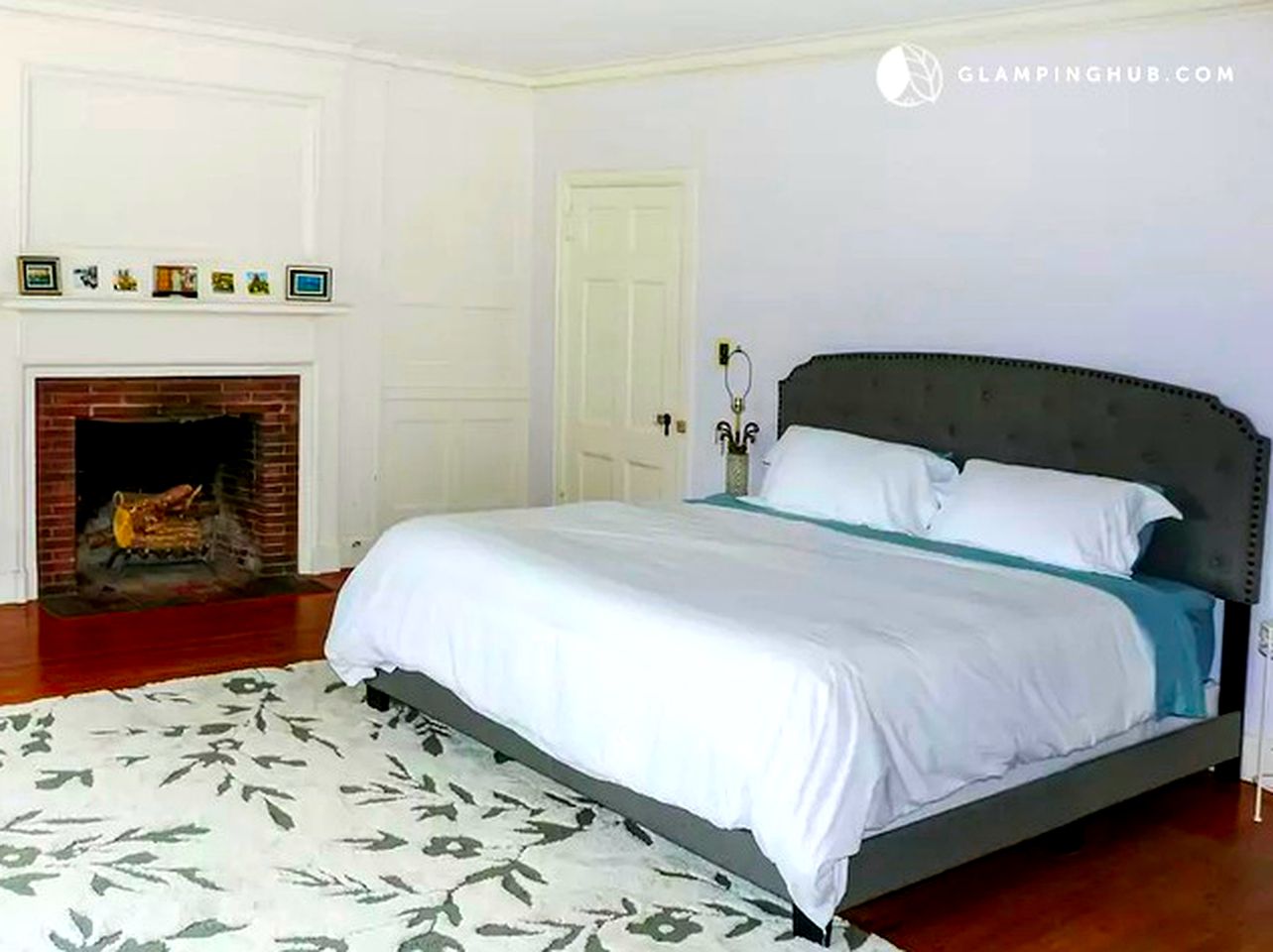 Historic and Spacious Mansion with Expansive Lawn for a Group Getaway near Hartford, Connecticut