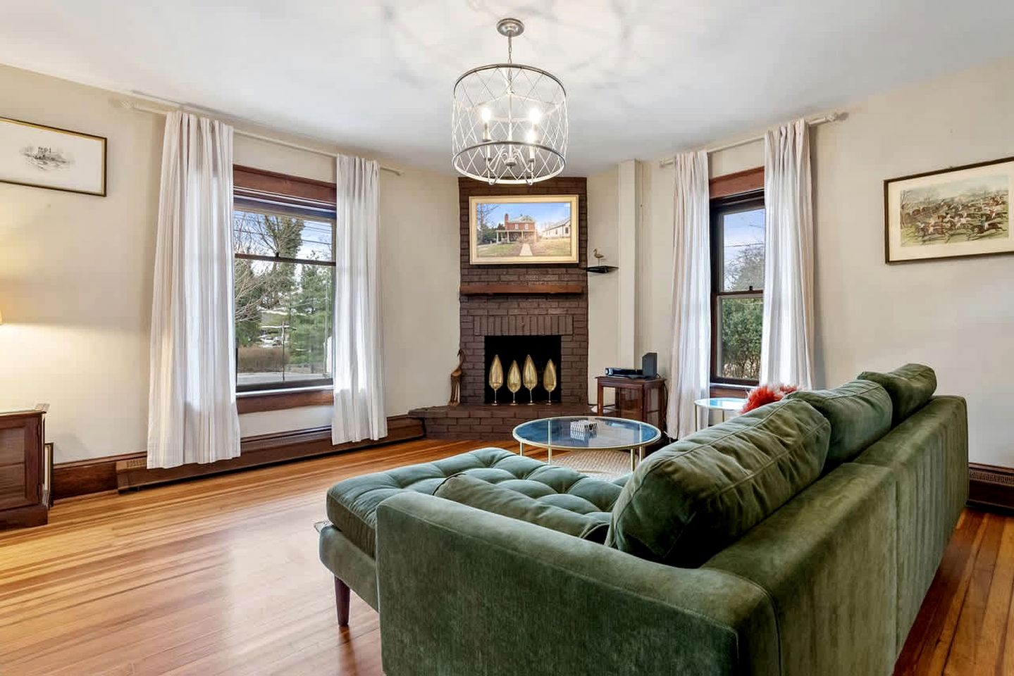 Enchanting River Victorian Vacation Home near the Mountains of Harpers Ferry West Virginia