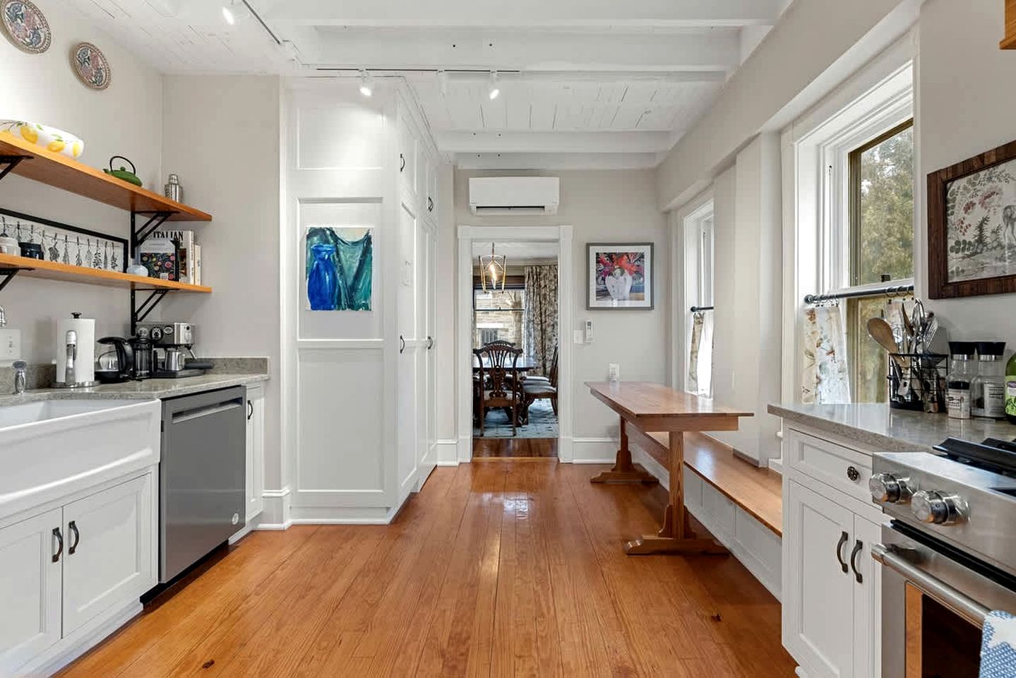 Enchanting River Victorian Vacation Home near the Mountains of Harpers Ferry West Virginia