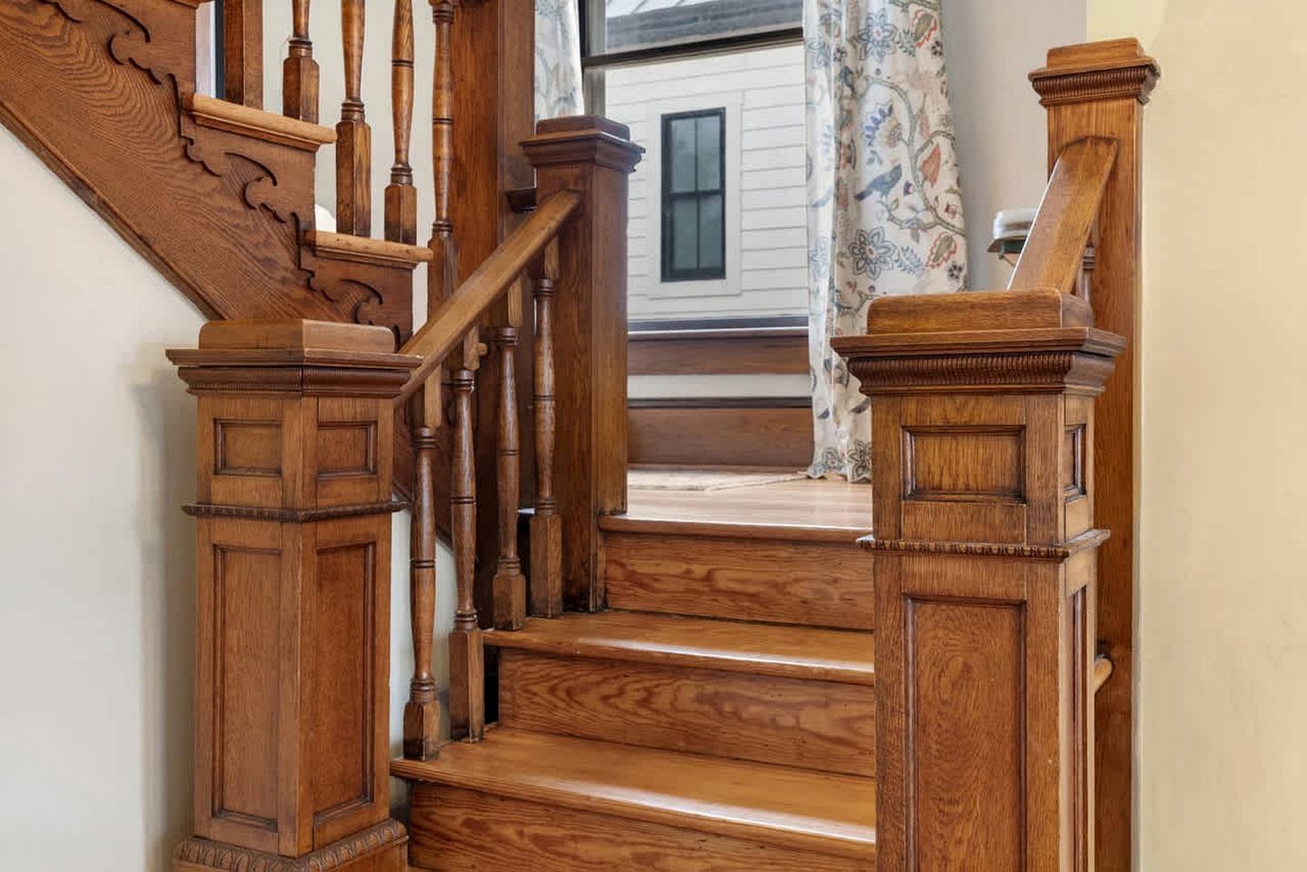 Enchanting River Victorian Vacation Home near the Mountains of Harpers Ferry West Virginia