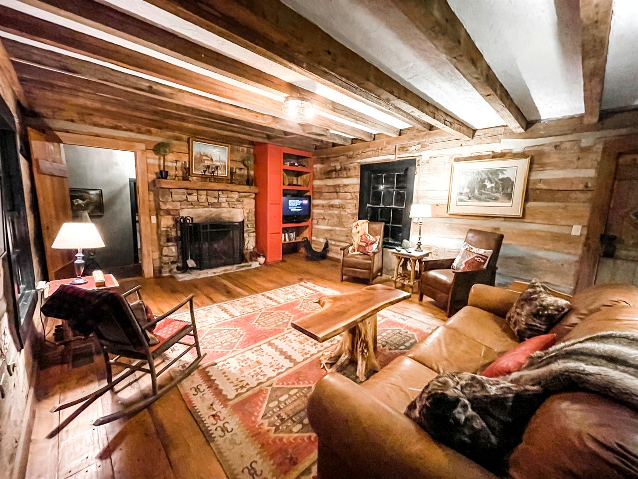 Historic Rural Cabin Ideal for Families in Wilsonville, Alabama