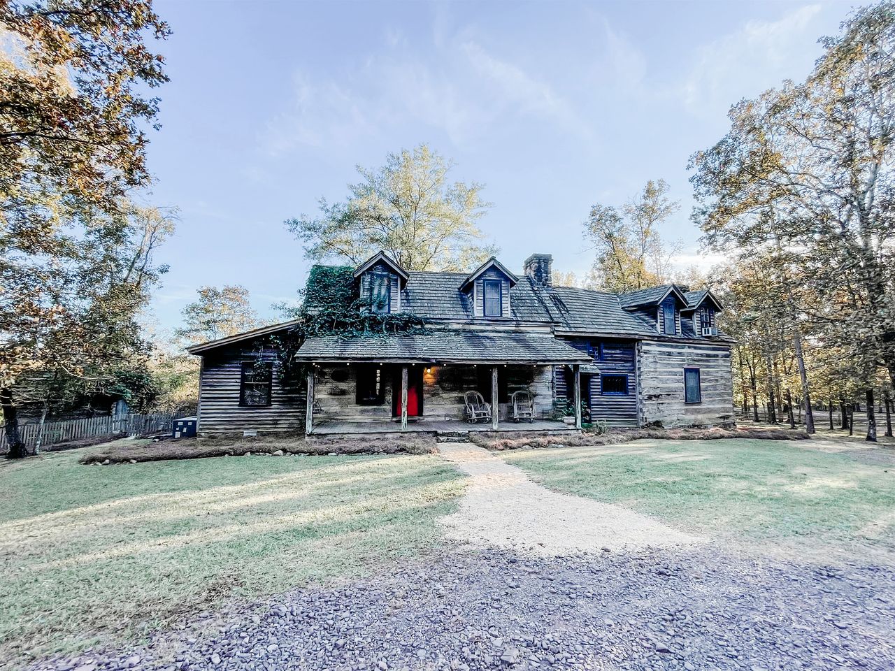 Historic Rural Cabin Ideal for Families in Wilsonville, Alabama