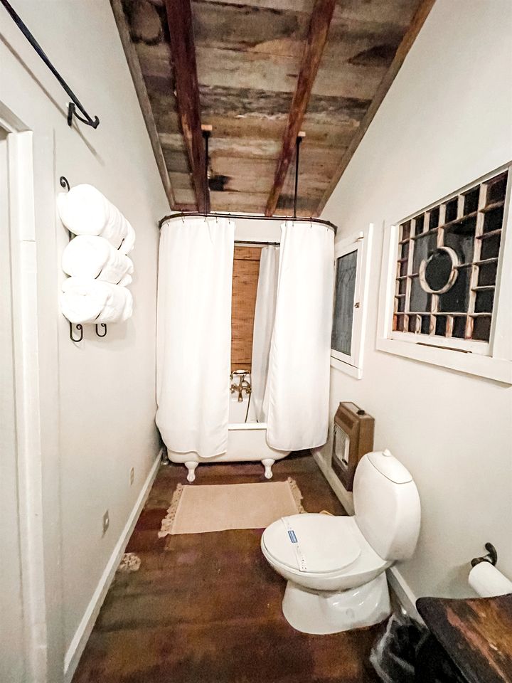 Historic Rural Cabin Ideal for Families in Wilsonville, Alabama