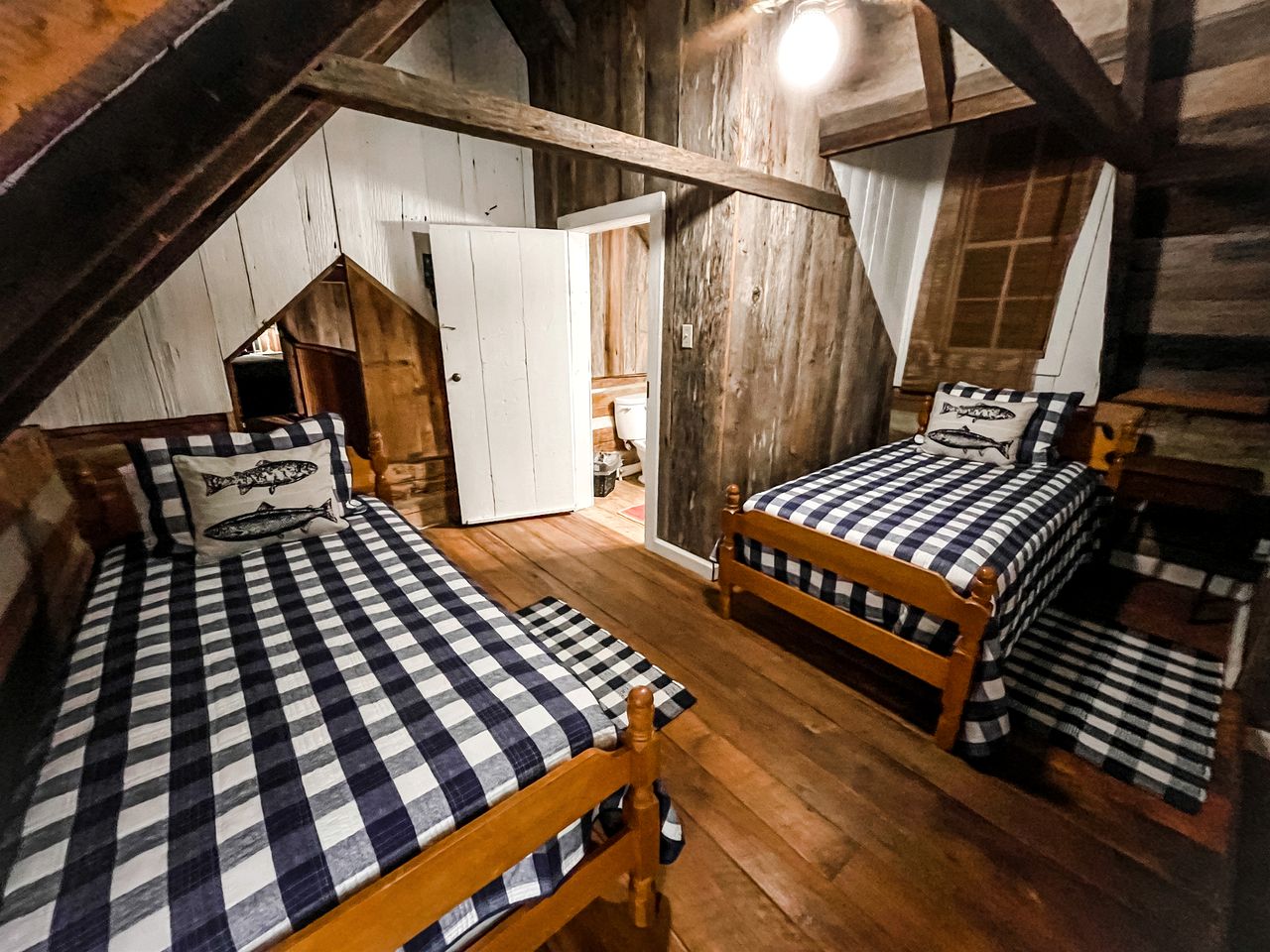 Historic Rural Cabin Ideal for Families in Wilsonville, Alabama