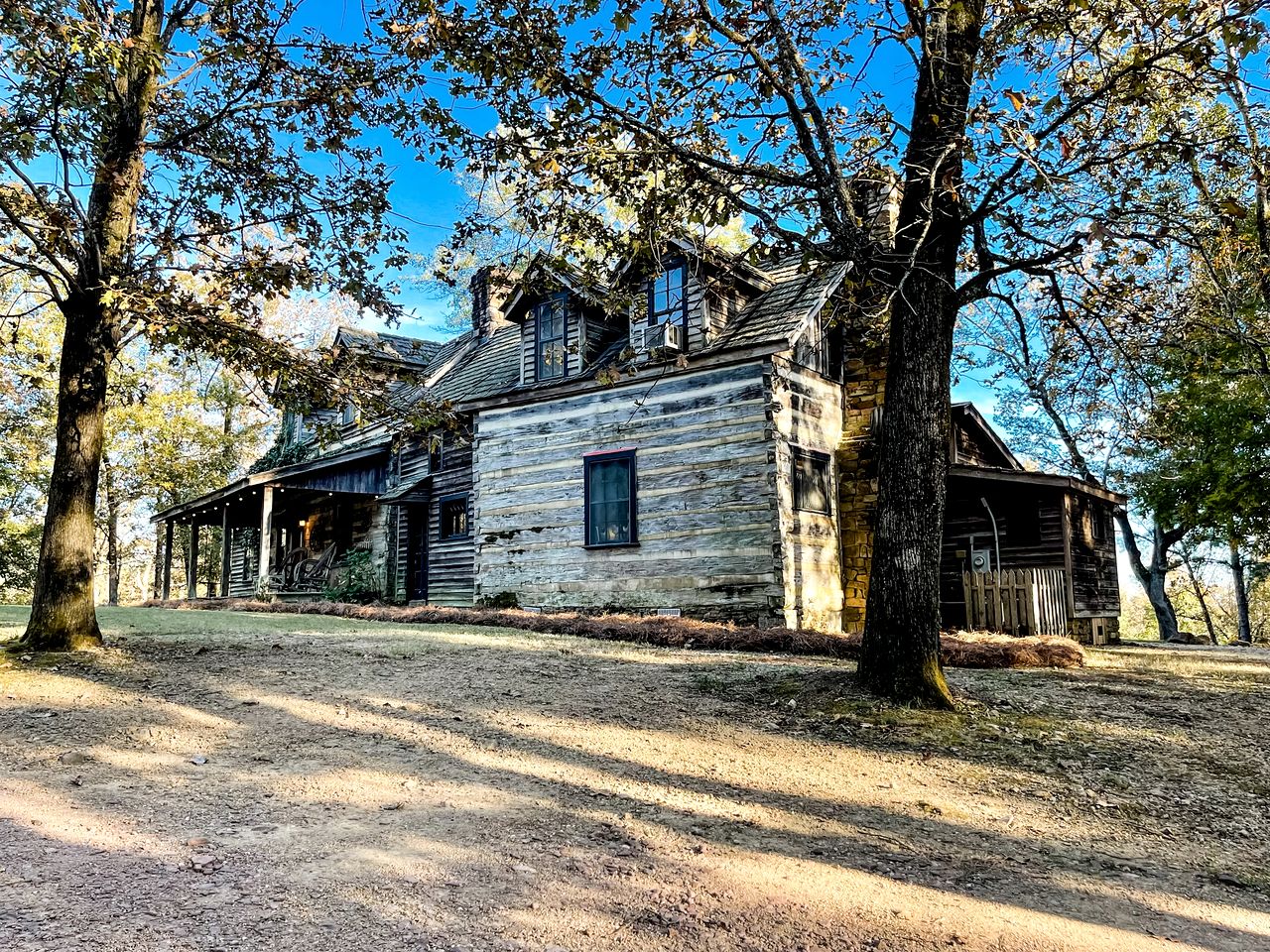 Historic Rural Cabin Ideal for Families in Wilsonville, Alabama