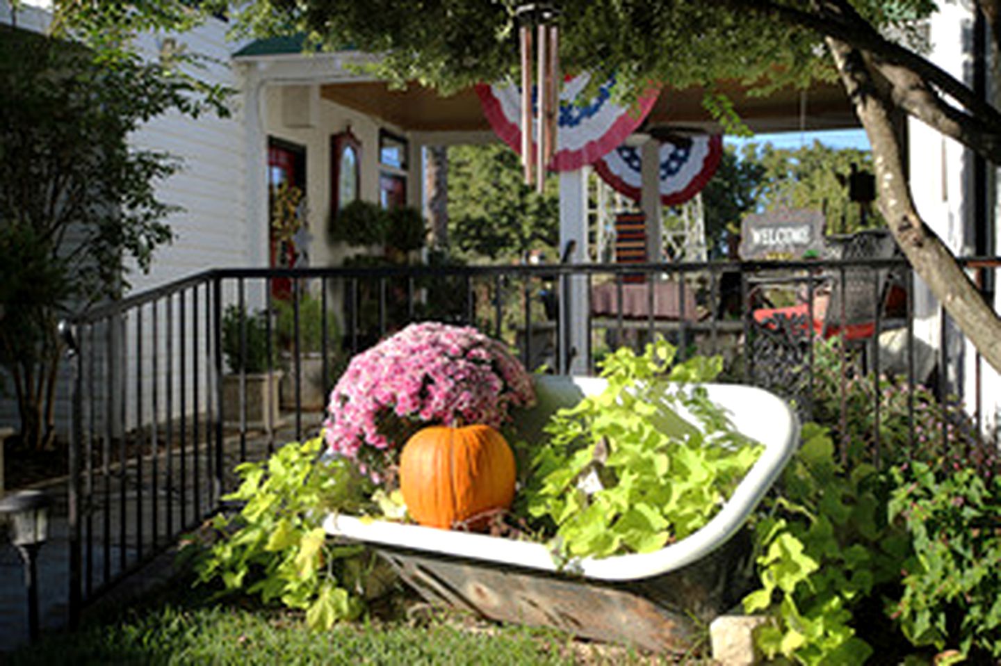 Historic Schoolhouse Vacation Rental for Weekend Getaway in Azle, Texas