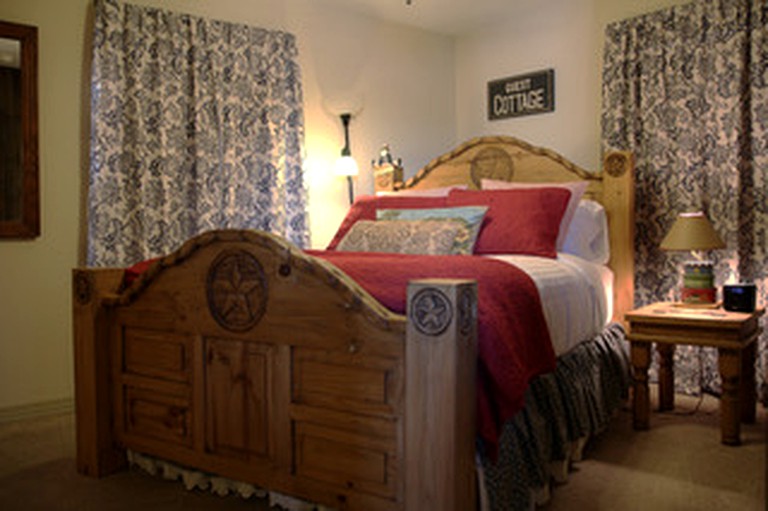 Nature Lodges (Azle, Texas, United States)