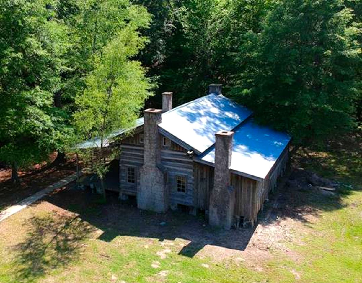 Historical Log Cabin for a Glamping Getaway in Washington, Arkansas
