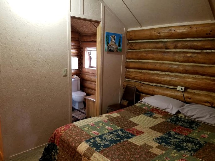 Big Moose, Cabins 24044, Cooke City, United States of America Glamping Hub