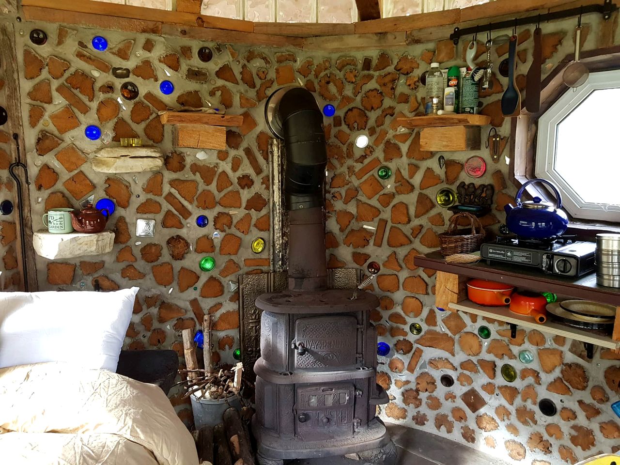 Enchanting Hobbit House in the Glades of the Frontenac Arch Biosphere Reserve