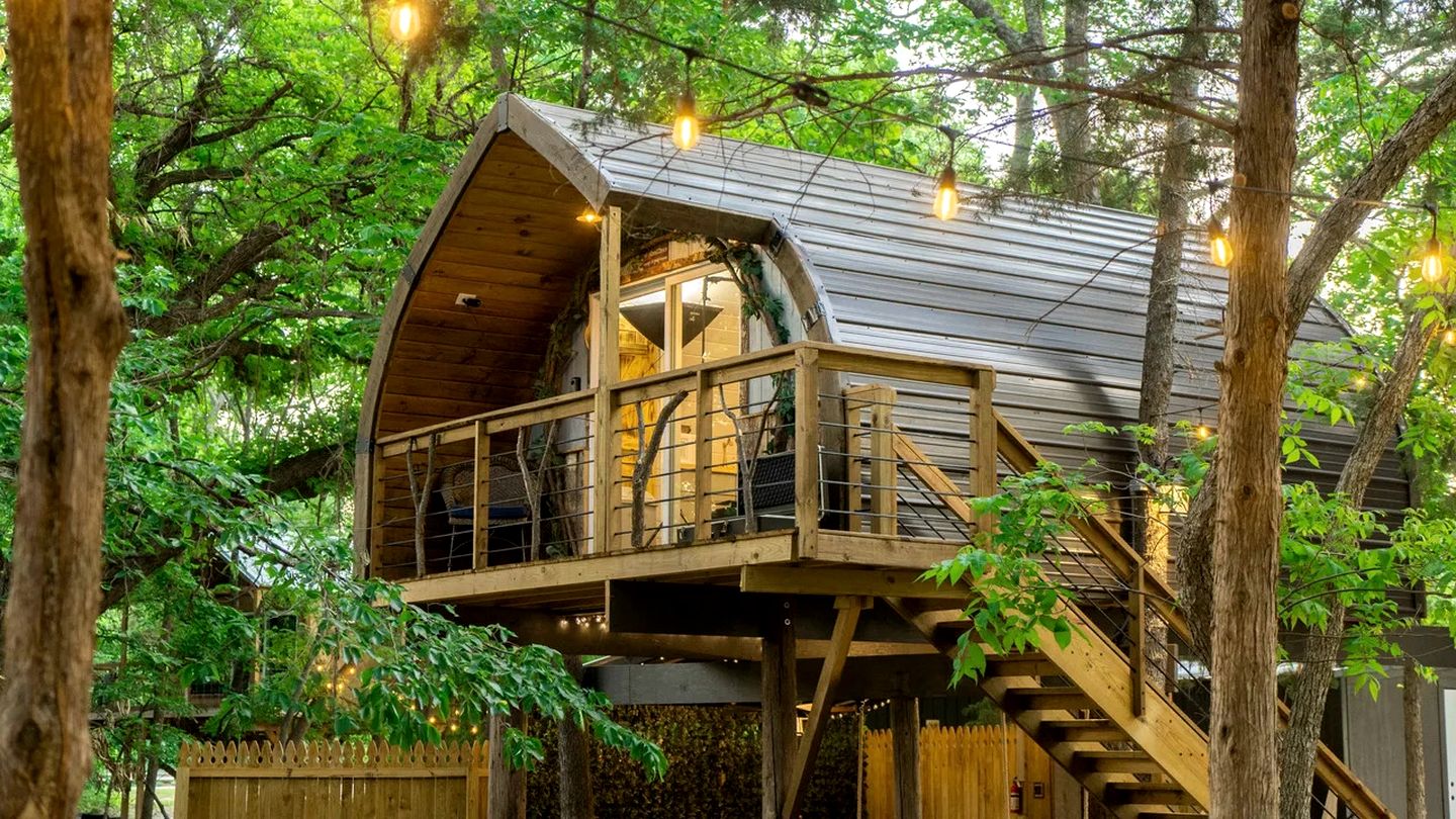 Magical Treehouse Retreat with Creek Views near Forestburg Forest in Forestburg, Texas