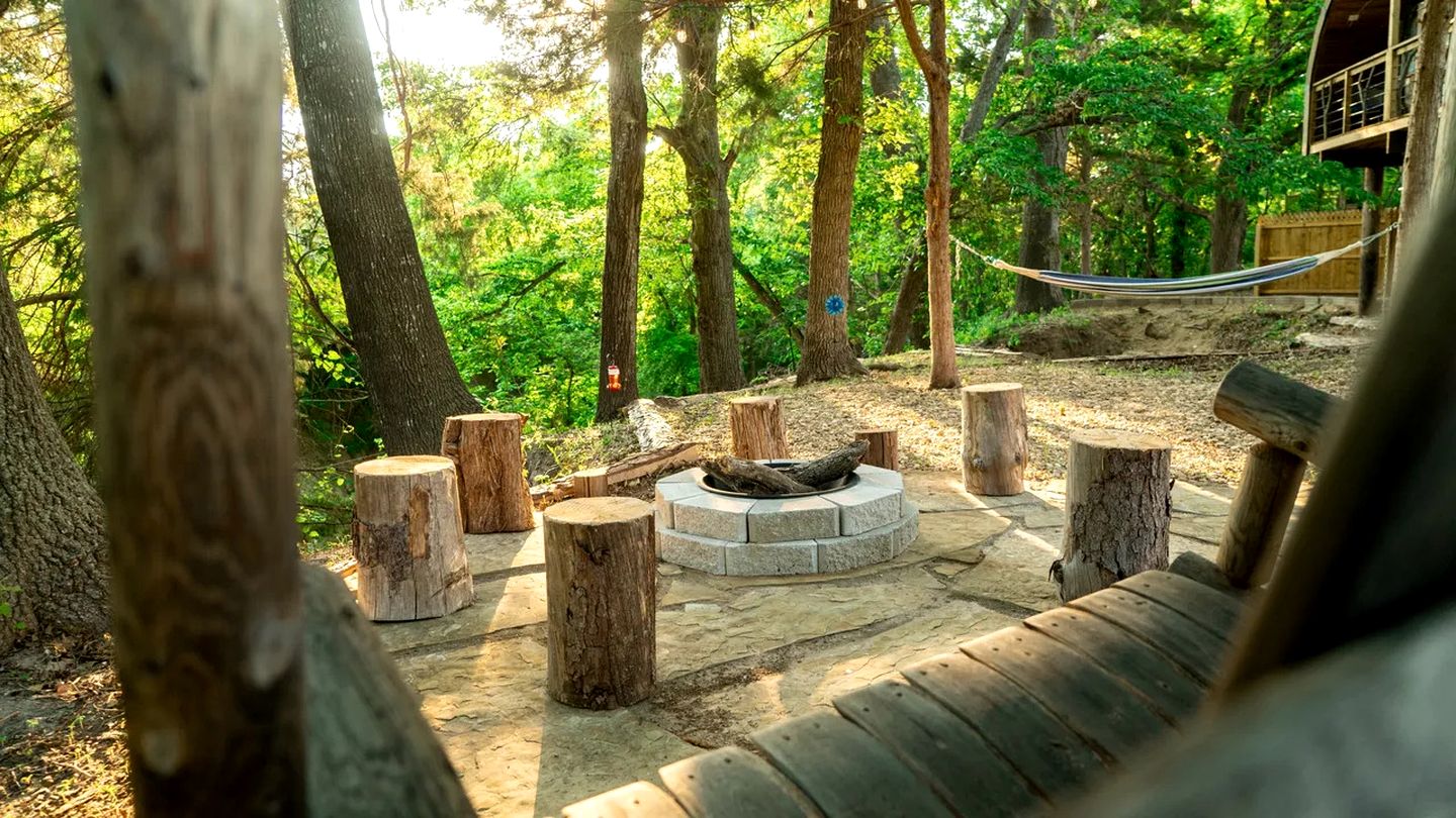 Magical Treehouse Retreat with Creek Views near Forestburg Forest in Forestburg, Texas
