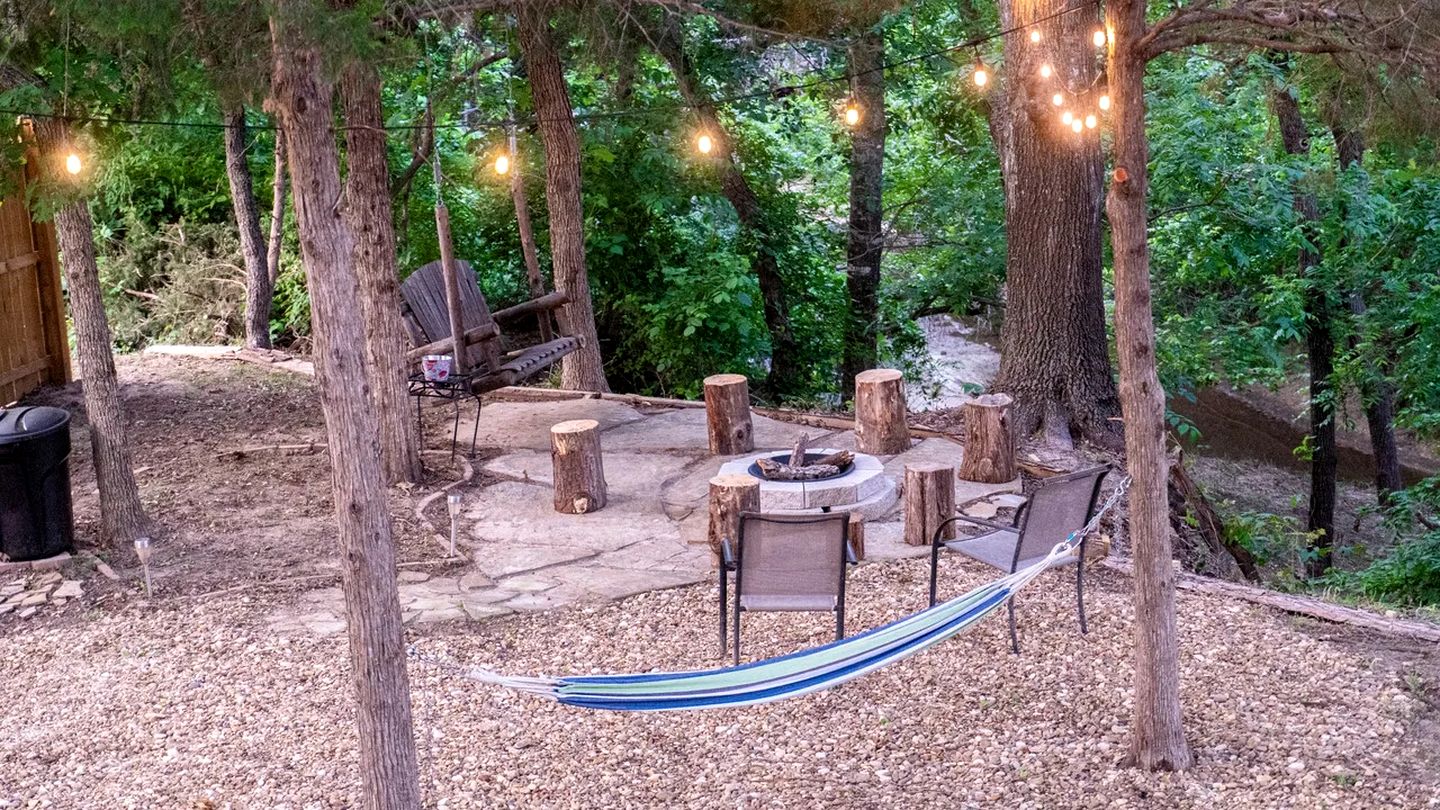Magical Treehouse Retreat with Creek Views near Forestburg Forest in Forestburg, Texas