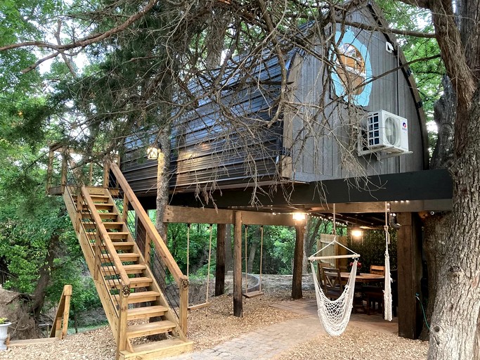 Tree Houses (United States of America, Forestburg, Texas)