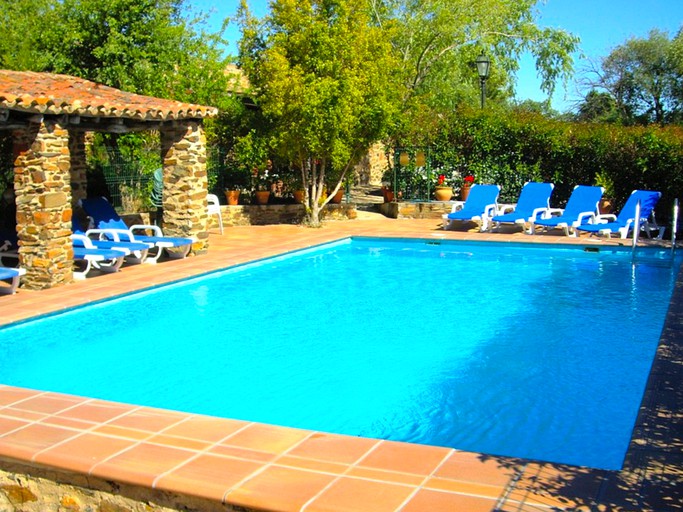 Cottages (El Jiniebro, Extremadura, Spain)