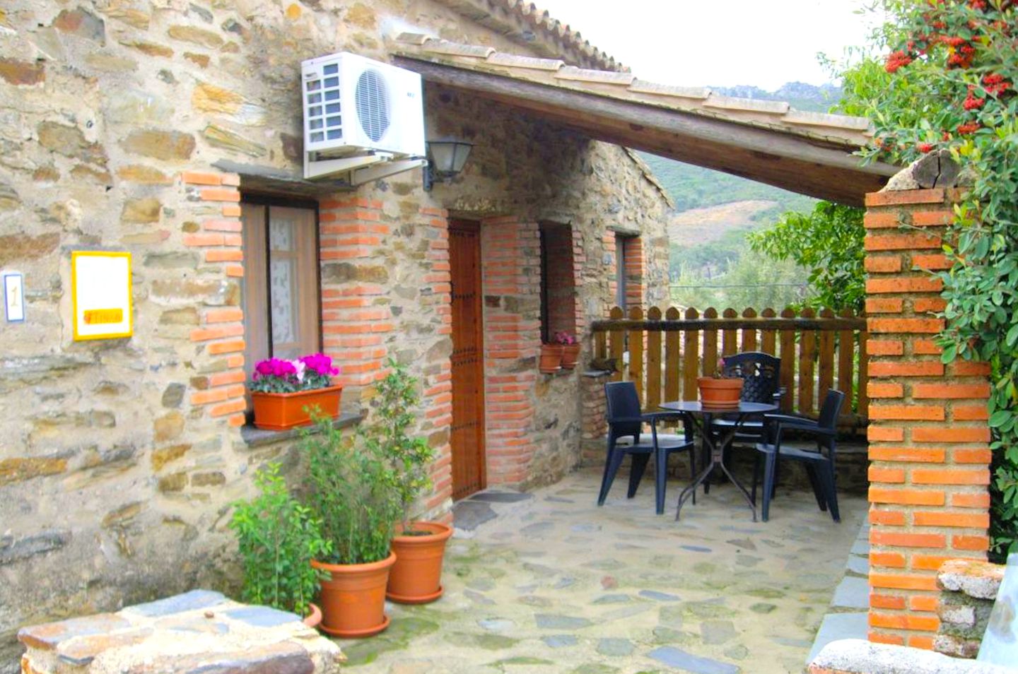 Holiday Cottage Rental with Pool Access in Extremadura, Spain