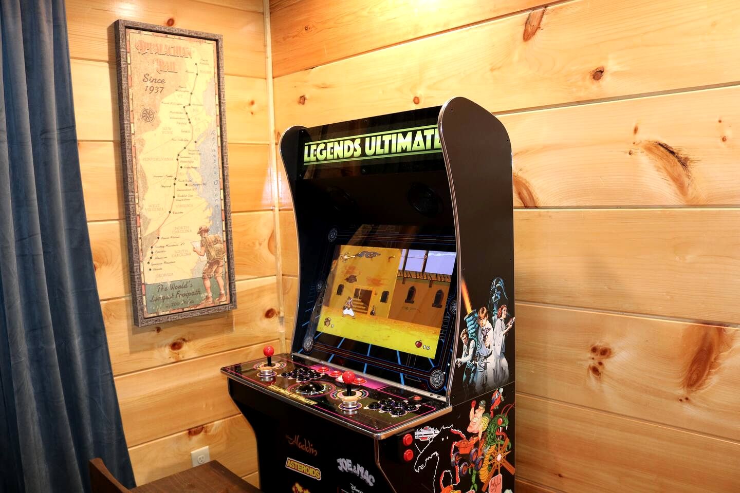 Unique Cabin wih Hot-tub and Games in Pigeon Forge, Tennessee